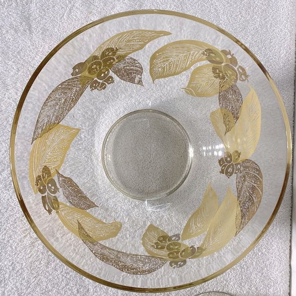 Vintage MCM Gold Leaf Large Glass Salad Bowl With 4 Matching Small Bowls - Picture 6 of 16